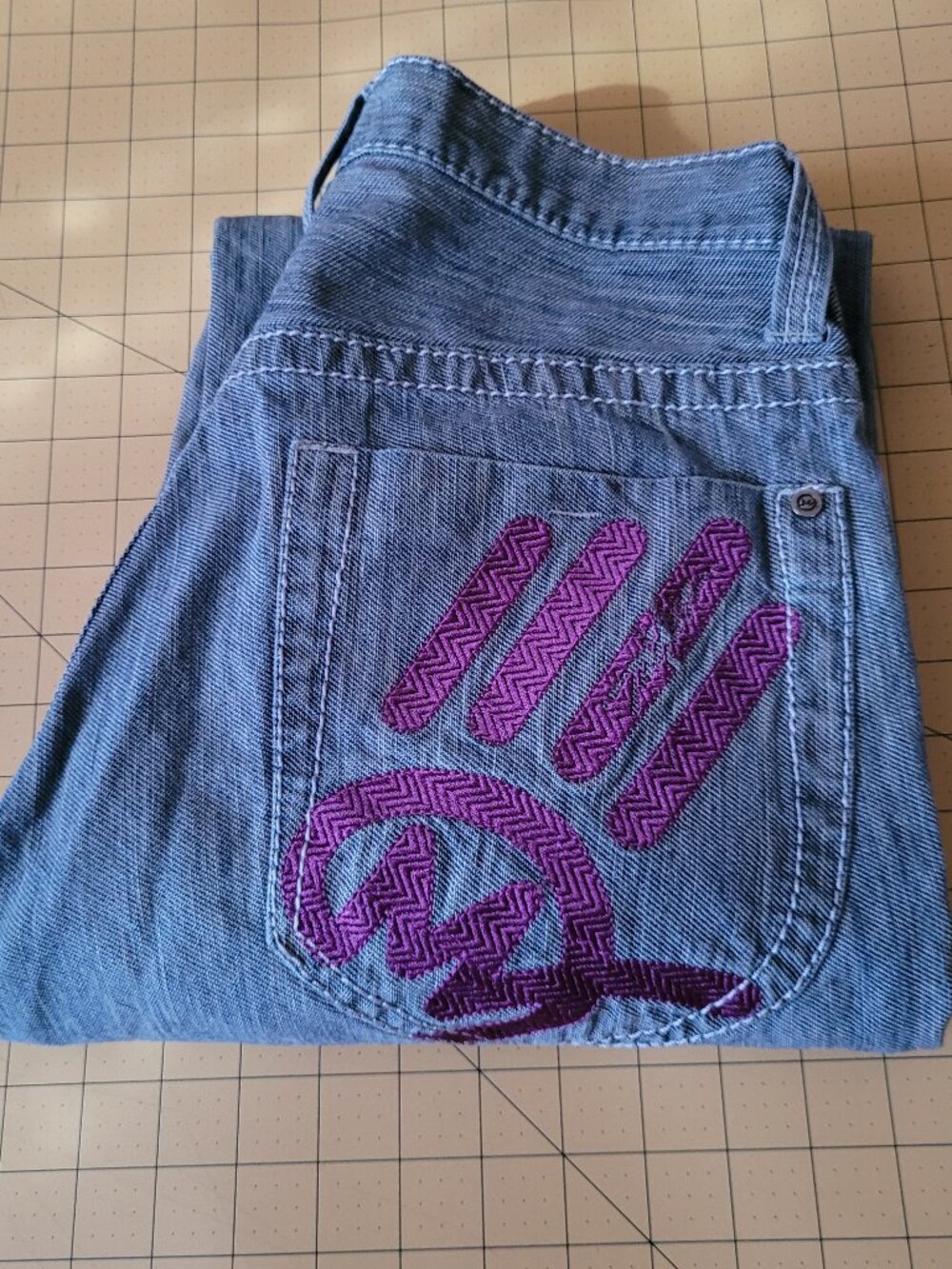 VINTAGE Y2K MISKEEN JEANS 32 X 32 - Embroidered Hand on Pocket